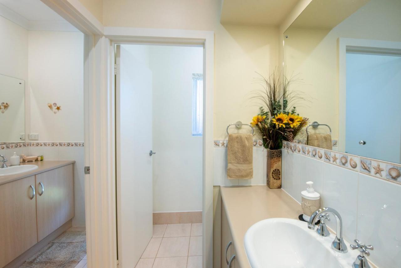 Searenity Holiday Accommodation Emu Bay Екстер'єр фото