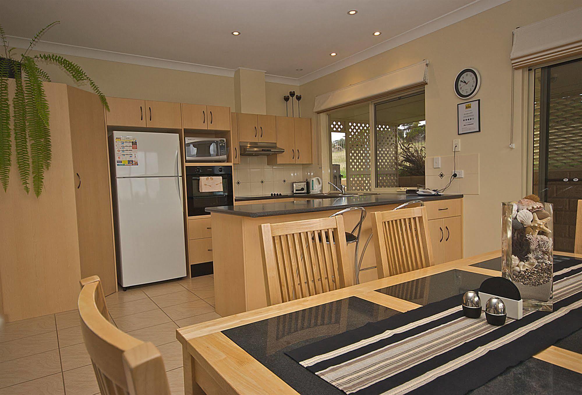 Searenity Holiday Accommodation Emu Bay Екстер'єр фото