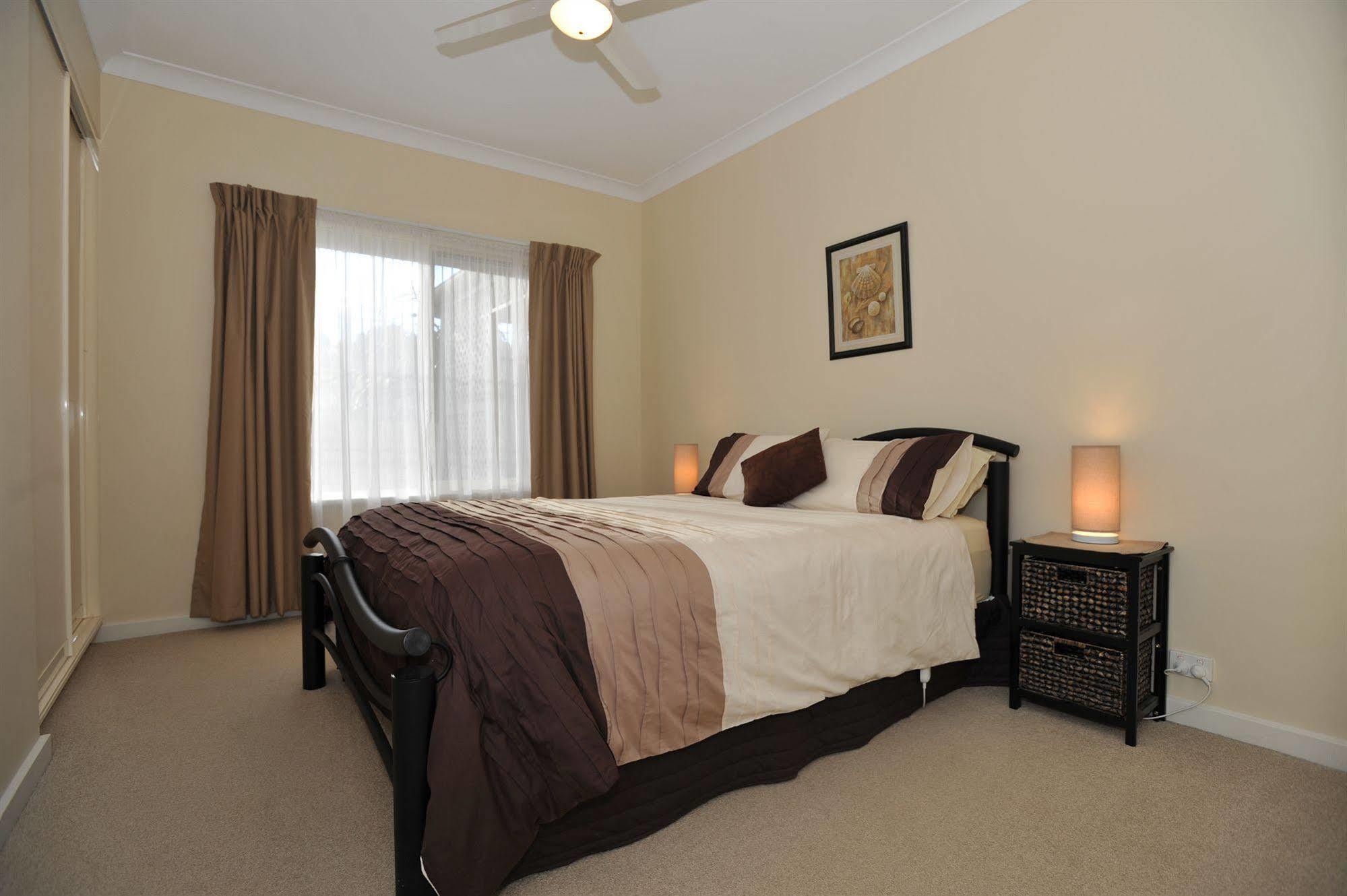 Searenity Holiday Accommodation Emu Bay Екстер'єр фото